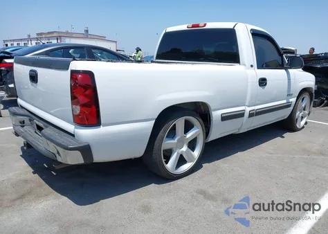 2000 Chevrolet Silverado 1500 Ls z USA, uszkodzony, nr VIN 1GCEC14T9YZ223734